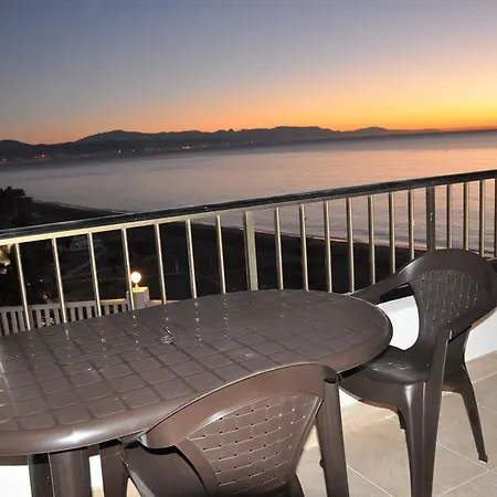 Apartment Front Beach *