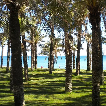 Front Beach Apartment *