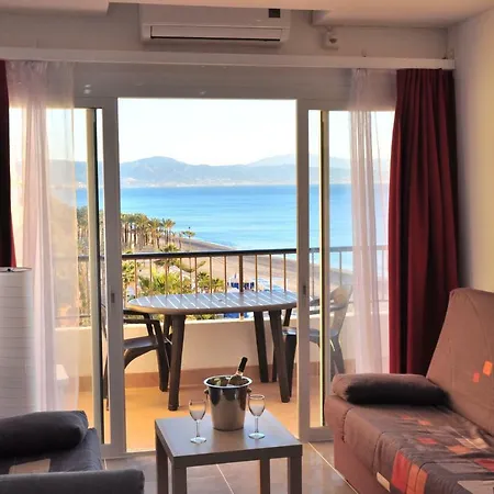 Front Beach Apartment *
